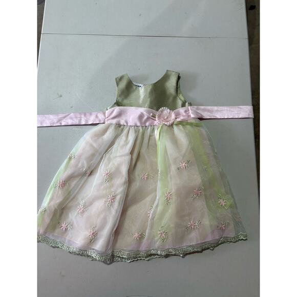 Lot of 7 Girl’s Dresses, Sized 4-8, assorted brands. Mint condition - Picture 5 of 7